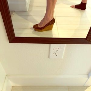 Super Sexy Christian Louboutin wedgies.